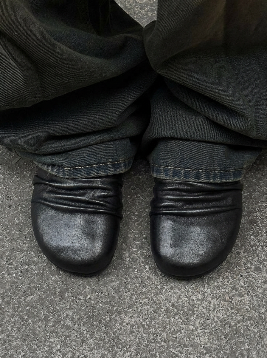 Washed Wrinkled Horsehide Mules in Black – product image 6